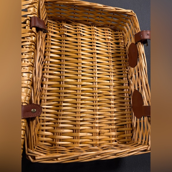 Wicker Picnic Basket with Leather Straps - Picture 10 of 11